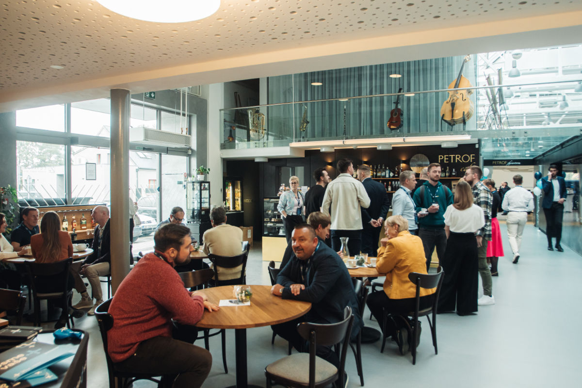 Moderní prostory hradecké Petrof Gallery