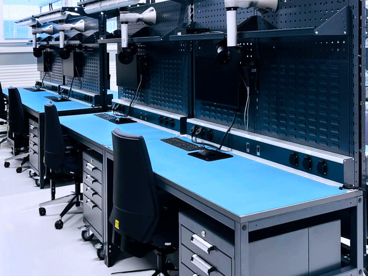 Kompletní vybavení montážních pracovišť pro Lambert Electronic 