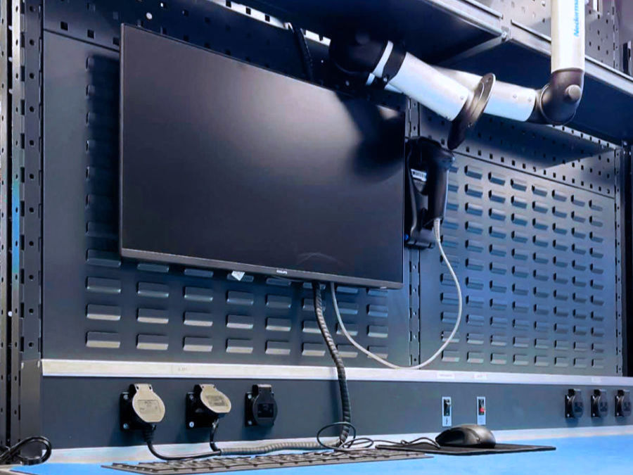 Ergonomická montážní pracoviště pro společnost Lambert Electronic 