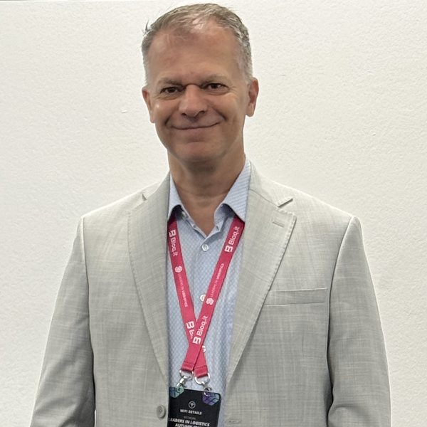 Mike Bogel, obchodní ředitel ALFA 3, který posiluje naše obchodní aktivity a rozvoj spolupráce na mezinárodních trzích.