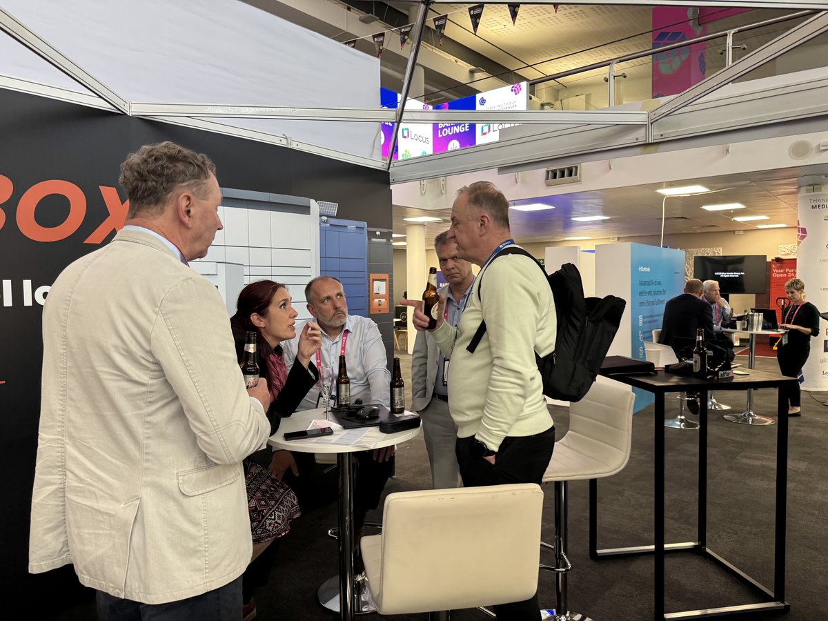 Neformální setkání s návštěvníky konference a diskuse o technologiích pro logistiku poslední míle. Neformální setkání s návštěvníky konference a diskuse o technologiích pro logistiku poslední míle.