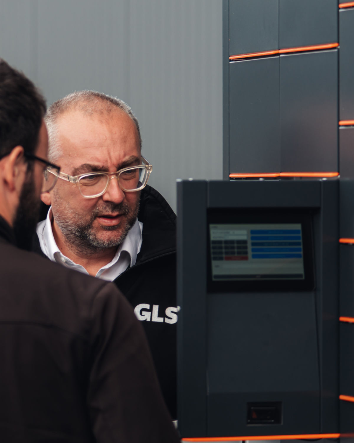 Detail technického řešení parcel boxů ALFA 3 určených pro evropskou logistickou infrastrukturu. Detail technického řešení parcel boxů ALFA 3 určených pro evropskou logistickou infrastrukturu.