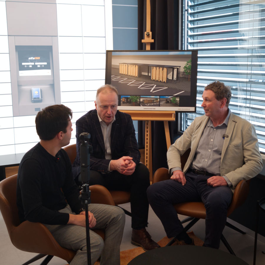 Andre Veskimeister v rozhovoru se zástupci naší firmy. Andre Veskimeister v rozhovoru se zástupci naší firmy.